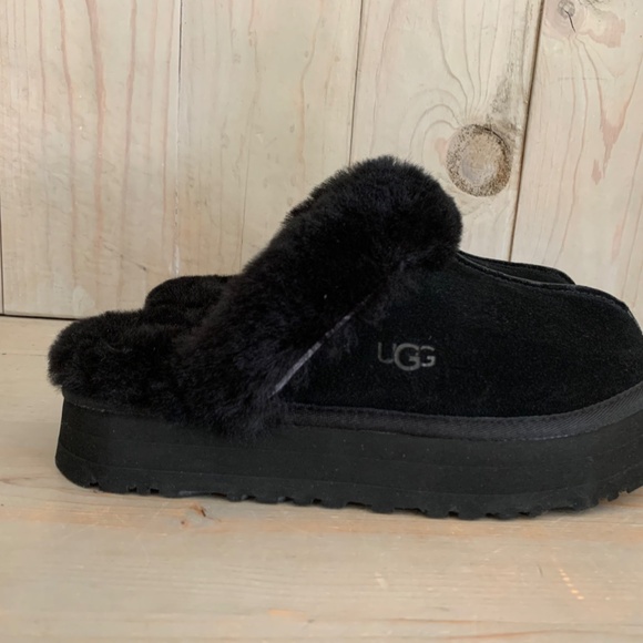 UGG Black Fluffy Slippers - Picture 12 of 12